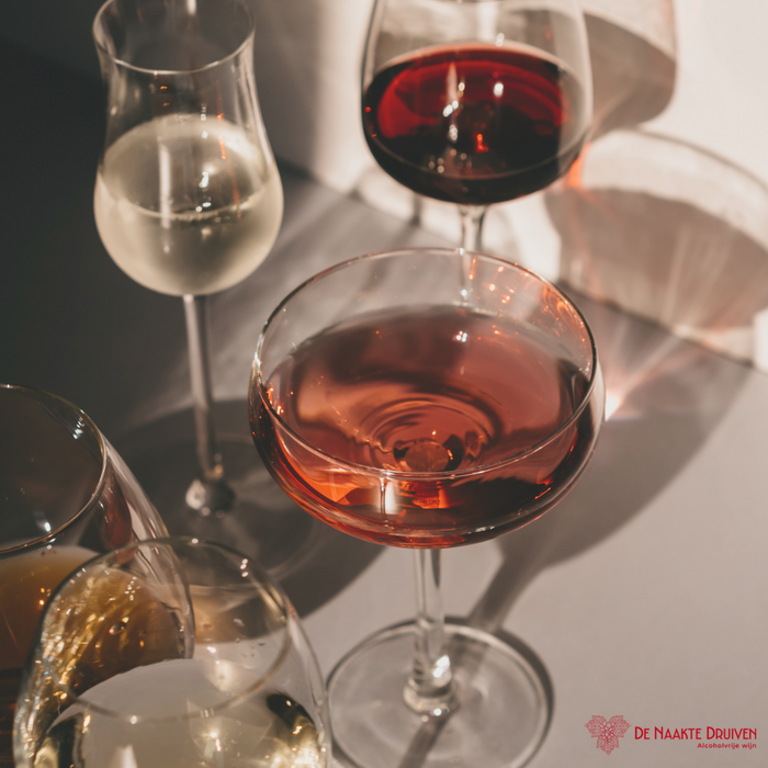 Wijn en glazen zonder alcohol voor Sober Oktober