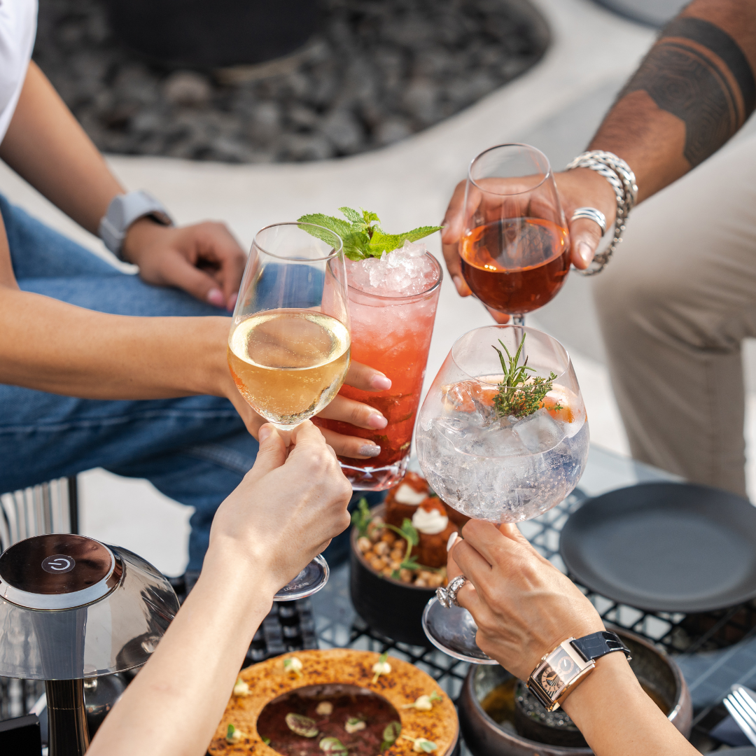 Atleten genieten van alcoholvrije wijn na training