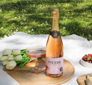 pierre-zero-rose-picknick_57303560-3a3f-4f31-80b1-496843ac7fb9